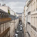 Stylish 1Bd Duplex - Stunning Views Near Louvre