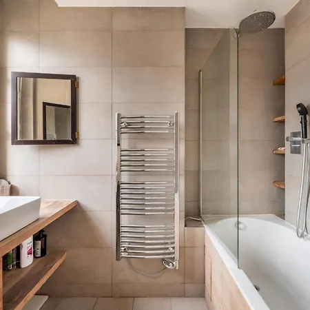 Stylish 1bd Duplex - Stunning Views Near Louvre Apartment *
