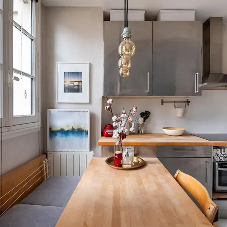 Stylish 1bd Duplex - Stunning Views Near Louvre Apartment *