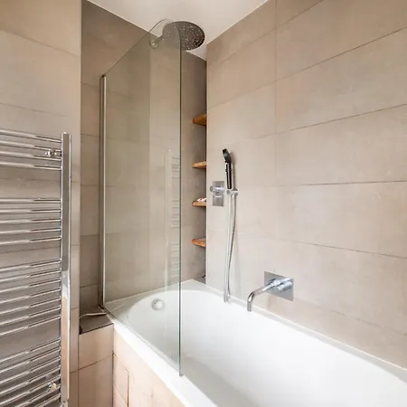 Apartment Stylish 1bd Duplex - Stunning Views Near Louvre