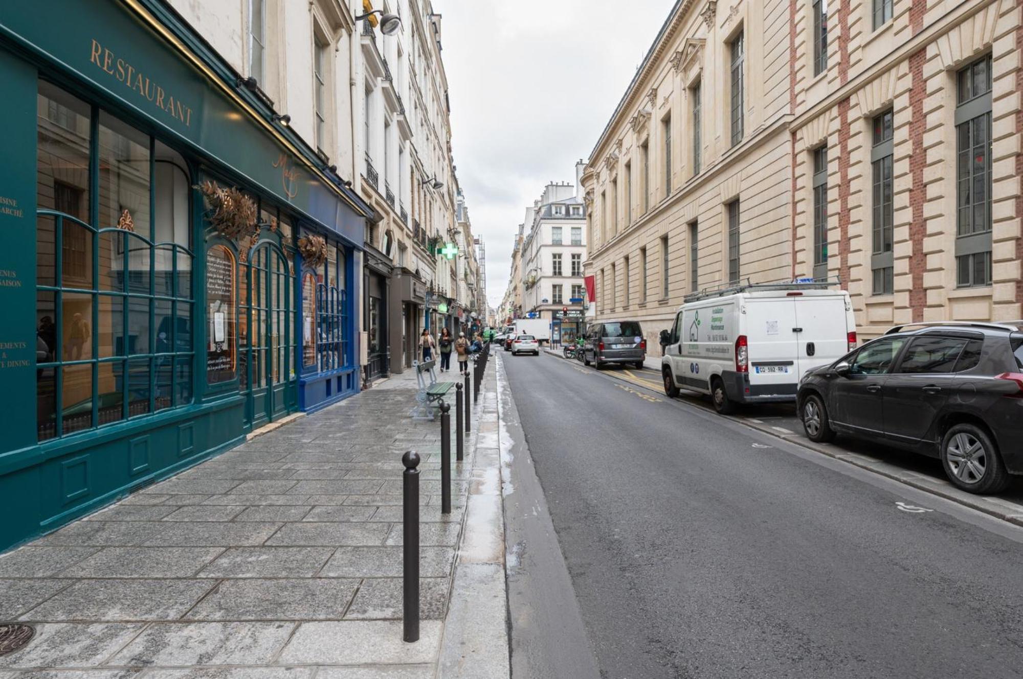 Stylish 1bd Duplex - Stunning Views Near Louvre Paris